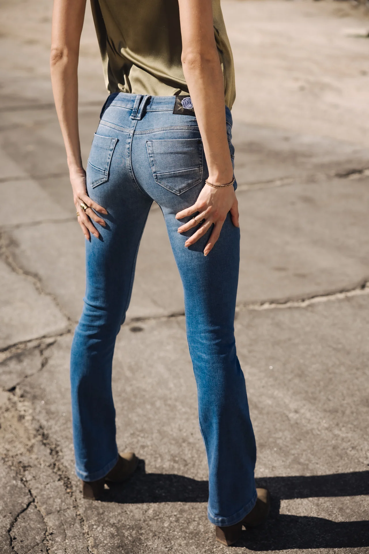 Betsy - Image 6